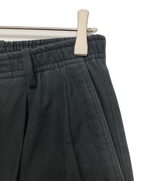 MARKAWARE（マーカウェア）MARKAWARE (マーカウェア) ORGANIC COTTON GABARDINE DOUBLE PLEATED EASY PANTS ブラック サイズ:1の古着・服飾アイテム