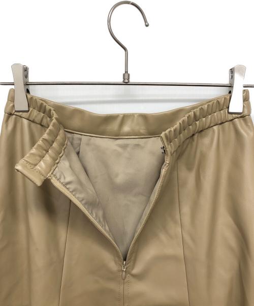 UN3D.（アンスリード）UN3D. (アンスリード) FAKE LEATHER GATHER SK ベージュ サイズ:38の古着・服飾アイテム