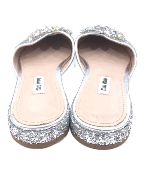 MIU MIU（ミュウミュウ）MIU MIU (ミュウミュウ) ビジュースパンコールミュール シルバー サイズ:37 1/2の古着・服飾アイテム