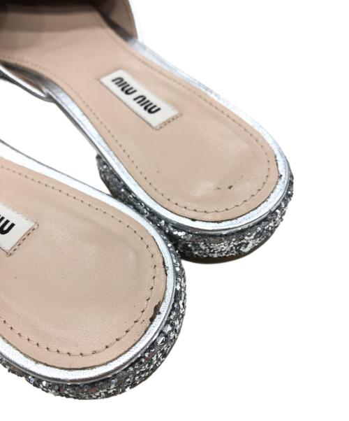 MIU MIU（ミュウミュウ）MIU MIU (ミュウミュウ) ビジュースパンコールミュール シルバー サイズ:37 1/2の古着・服飾アイテム