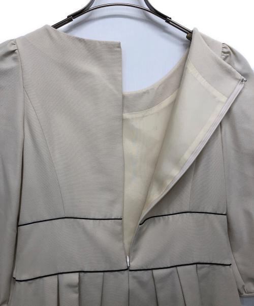 M'S GRACY（エムズグレイシー）M'S GRACY (エムズグレイシー) リボンワンピース ベージュ サイズ:38の古着・服飾アイテム