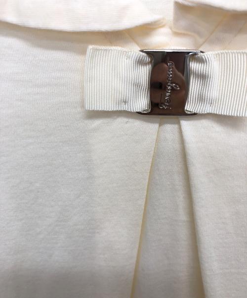 Salvatore Ferragamo（サルヴァトーレ フェラガモ）Salvatore Ferragamo (サルヴァトーレ フェラガモ) ヴァラリボンノースリーブカットソー ベージュ サイズ:38の古着・服飾アイテム