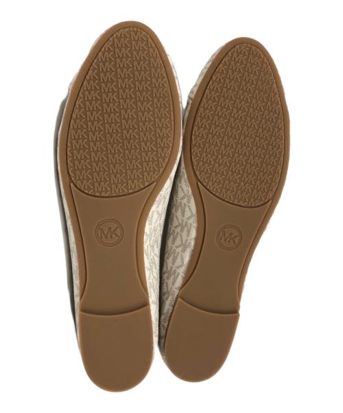 MICHAEL KORS（マイケル・コース）MICHAEL KORS (マイケルコース) フラットシューズ アイボリー サイズ:8Wの古着・服飾アイテム