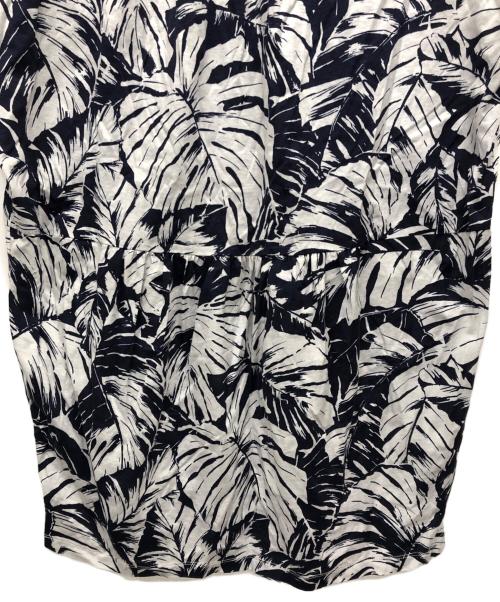 Max Mara WEEK END LINE（マックスマーラ ウイークエンドライン）Max Mara WEEK END LINE (マックスマーラ ウイークエンドライン) ボタニカル総柄ノースリーブワンピース ネイビー サイズ:Mの古着・服飾アイテム