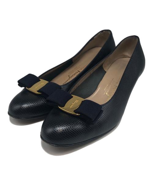 Salvatore Ferragamo（サルヴァトーレ フェラガモ）Salvatore Ferragamo (サルヴァトーレ フェラガモ) ヴァラリボンパンプス ネイビー サイズ:24の古着・服飾アイテム