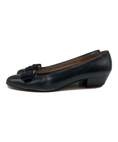 Salvatore Ferragamo（サルヴァトーレ フェラガモ）Salvatore Ferragamo (サルヴァトーレ フェラガモ) ヴァラリボンパンプス ネイビー サイズ:24の古着・服飾アイテム