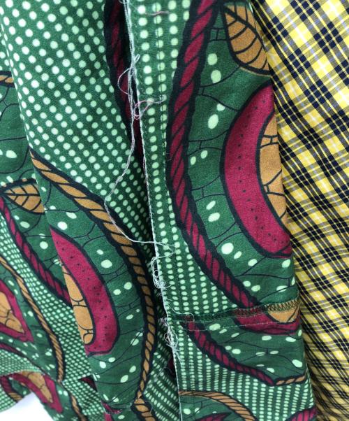 JUNYA WATANABE COMME des GARCONS（(ジュンヤワタナベ コムデギャルソン）JUNYA WATANABE COMME des GARCONS ((ジュンヤワタナベ コムデギャルソン) African Print Wrap Denim Skirt(アフリカンプリントラップデニムスカート) グリーン サイズ:Sの古着・服飾アイテム