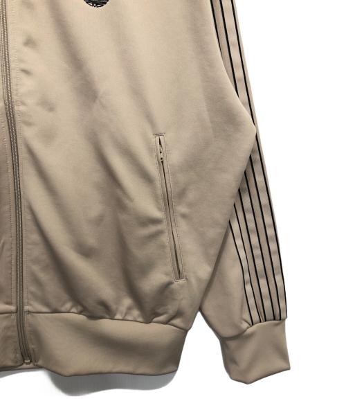 adidas Originals（アディダスオリジナル）adidas originals (アディダスオリジナル) アウトライントレフォイル ファイヤーバード トラックトップ ベージュ サイズ:2XLの古着・服飾アイテム