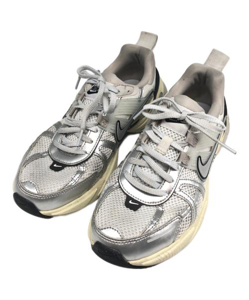 NIKE（ナイキ）NIKE (ナイキ) WMNS V2K RUN summit グレー サイズ:24.5の古着・服飾アイテム