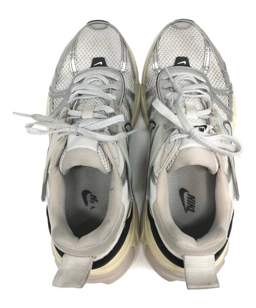 NIKE（ナイキ）NIKE (ナイキ) WMNS V2K RUN summit グレー サイズ:24.5の古着・服飾アイテム