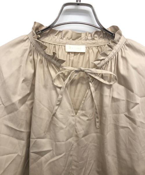 BALLSEY（ボールジィ）BALLSEY (ボールジィ) ハイカウントサテンネックフリルブラウス ベージュ サイズ:Sの古着・服飾アイテム