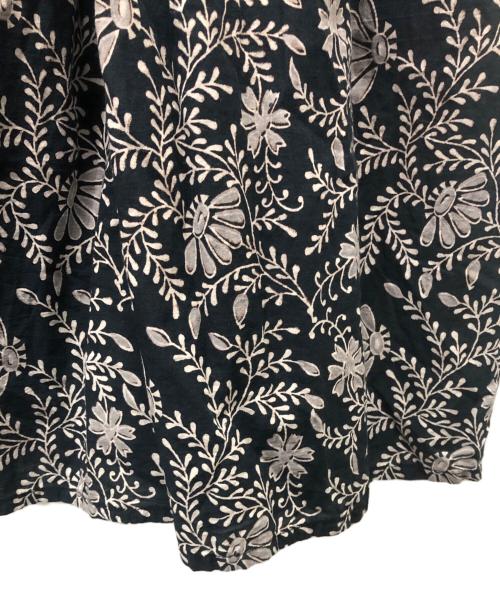 maison de soil（メゾンドソイル）maison de soil (メゾンドソイル) ピンタックフラワーデザインワンピース ネイビー サイズ:2の古着・服飾アイテム