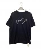 s'yteサイト）の古着「ロゴプリントTシャツ」｜ブラック