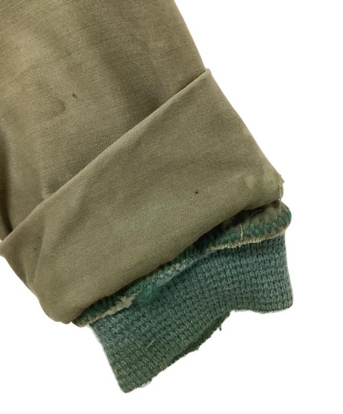 VINTAGE MILITARY（ヴィンテージ ミリタリー）VINTAGE MILITARY (ヴィンテージ ミリタリー) US ARMY A-2デッキジャケット カーキ サイズ:L(42-44)の古着・服飾アイテム