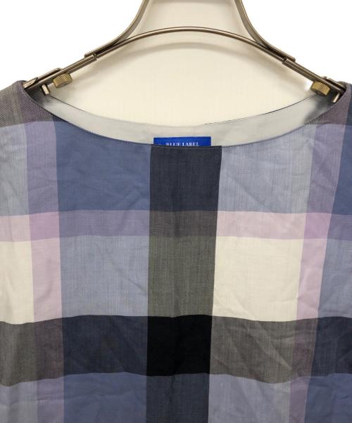 BLUE LABEL CRESTBRIDGE（ブルーレーベルクレストブリッジ）BLUE LABEL CRESTBRIDGE (ブルーレーベルクレストブリッジ) 袖フリルノースリーブチェックブラウス ブルー サイズ:38 未使用品の古着・服飾アイテム