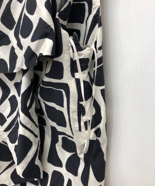 la double j（ラダブルジェイ）La DOUBLE J (ラダブルジェイ) 総柄ジャンパースカート ブラック サイズ:Sの古着・服飾アイテム