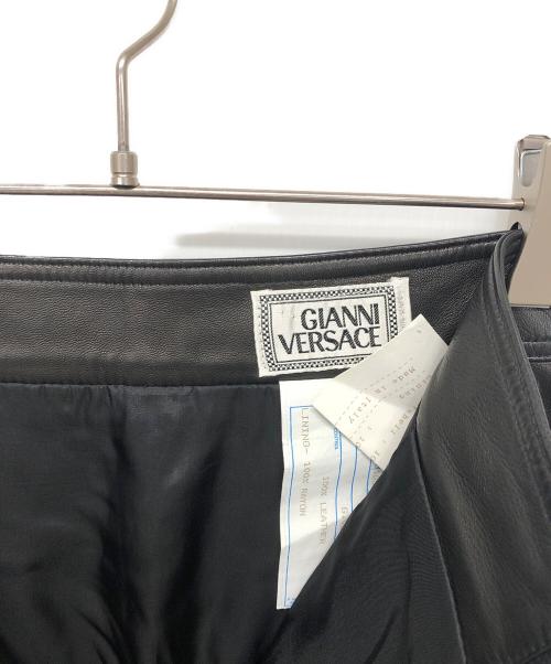 GIANNI VERSACE（ジャンニ・ヴェルサーチ）GIANNI VERSACE (ジャンニ・ヴェルサーチ) メデューサボタンレザーミディスカート ブラック サイズ:44の古着・服飾アイテム