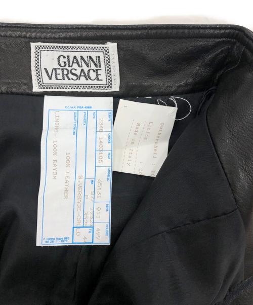 GIANNI VERSACE（ジャンニ・ヴェルサーチ）GIANNI VERSACE (ジャンニ・ヴェルサーチ) メデューサボタンレザーミディスカート ブラック サイズ:44の古着・服飾アイテム