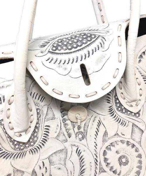 Carving Tribes（カービングトライブス）Carving Tribes (カービングトライブス) ハンドバッグ ホワイトの古着・服飾アイテム