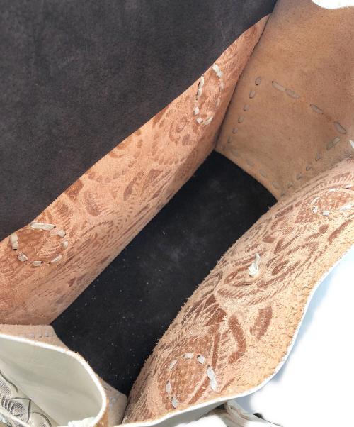 Carving Tribes（カービングトライブス）Carving Tribes (カービングトライブス) ハンドバッグ ホワイトの古着・服飾アイテム