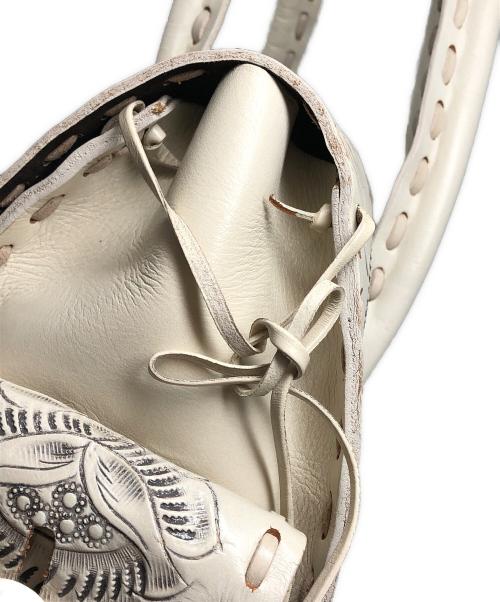 Carving Tribes（カービングトライブス）Carving Tribes (カービングトライブス) ハンドバッグ ホワイトの古着・服飾アイテム