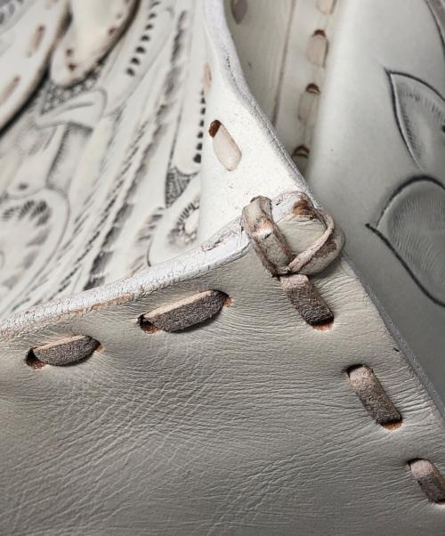 Carving Tribes（カービングトライブス）Carving Tribes (カービングトライブス) ハンドバッグ ホワイトの古着・服飾アイテム