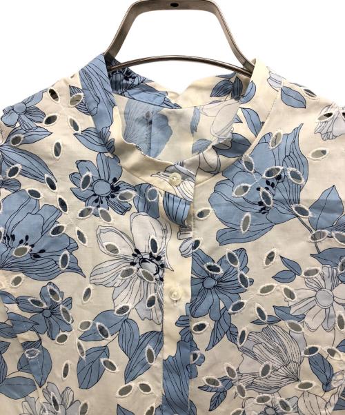 TOMORROW LAND collection（トゥモローランドコレクション）TOMORROW LAND collection (トゥモローランドコレクション) モノフラワーエンブロイダリー ボザムノースリーブブラウス スカイブルー サイズ:36の古着・服飾アイテム