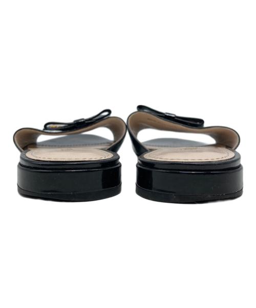 PRADA（プラダ）PRADA (プラダ) エナメルリボンフラットサンダル ブラック サイズ:37.5の古着・服飾アイテム