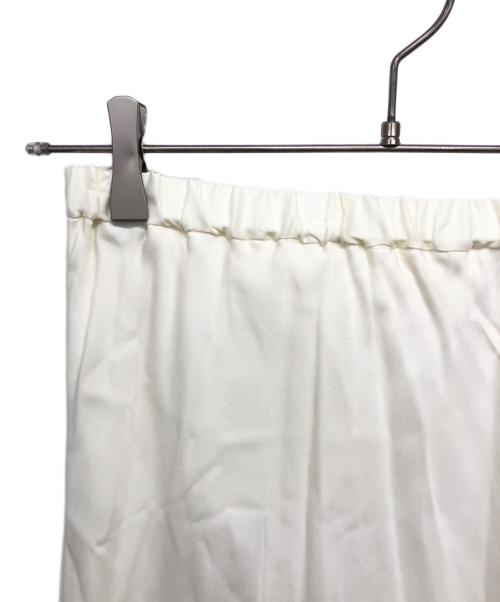 FRAMeWORK（フレームワーク）FRAMeWORK (フレームワーク) キュプラバイアスサテンロングスカート アイボリー サイズ:ＦＲＥＥ 未使用品の古着・服飾アイテム