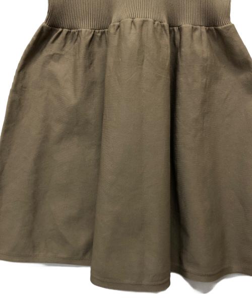 anuans（アニュアンス）anuans (アニュアンス) ティアードデザインスリットニットワンピース ベージュ サイズ:Fの古着・服飾アイテム