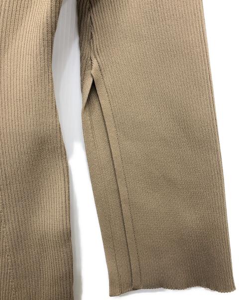 anuans（アニュアンス）anuans (アニュアンス) ティアードデザインスリットニットワンピース ベージュ サイズ:Fの古着・服飾アイテム