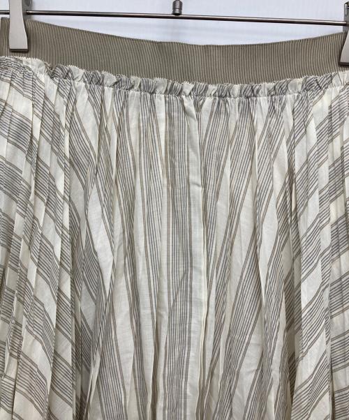 ebure（エブール）EBURE (エブール) アコーディオンプリーツスカート アイボリー サイズ:38の古着・服飾アイテム