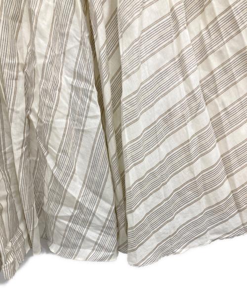 ebure（エブール）EBURE (エブール) アコーディオンプリーツスカート アイボリー サイズ:38の古着・服飾アイテム