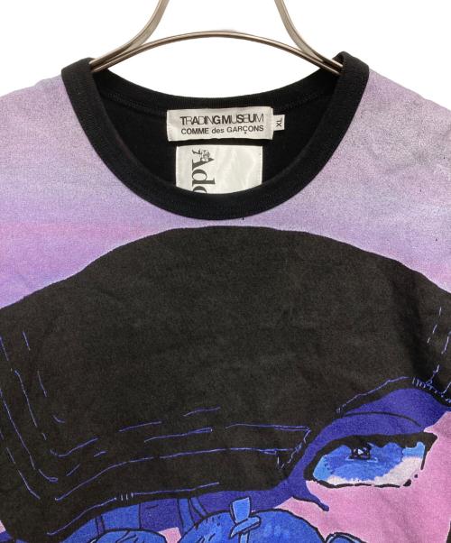 COMME des GARCONS（コムデギャルソン）COMME des GARCONS (コムデギャルソン) TRADING MUSEUM (トラディング ミュージアム) AdoコラボプリントTシャツ ブラック サイズ:XLの古着・服飾アイテム