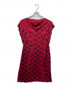 ISSEY MIYAKEイッセイミヤケ）の古着「カウルネック フレンチスリーブ シャーリング プリーツ ワンピース」｜レッド