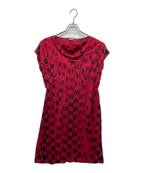 ISSEY MIYAKE（イッセイミヤケ）ISSEY MIYAKE (イッセイミヤケ) カウルネック フレンチスリーブ シャーリング プリーツ ワンピース レッド サイズ:2の古着・服飾アイテム