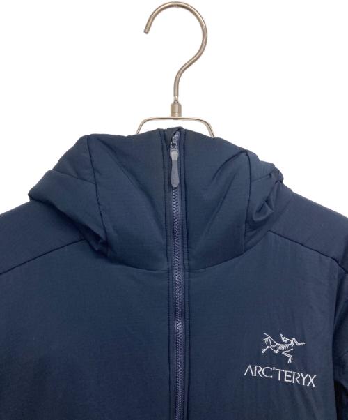 ARC'TERYX（アークテリクス）ARC'TERYX (アークテリクス) ATOM AR HOODY ネイビー サイズ:Mの古着・服飾アイテム