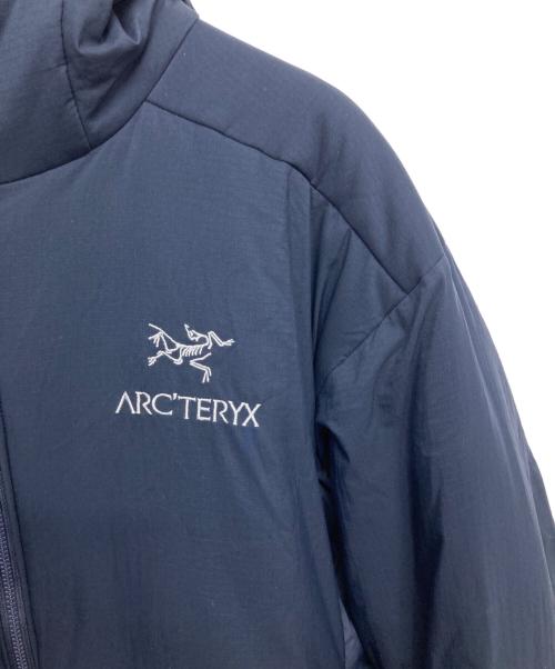 ARC'TERYX（アークテリクス）ARC'TERYX (アークテリクス) ATOM AR HOODY ネイビー サイズ:Mの古着・服飾アイテム