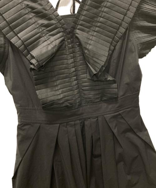 ELENDEEK（エレンディーク）ELENDEEK (エレンディーク) プリーツVネックワンピース ブラック サイズ:01の古着・服飾アイテム