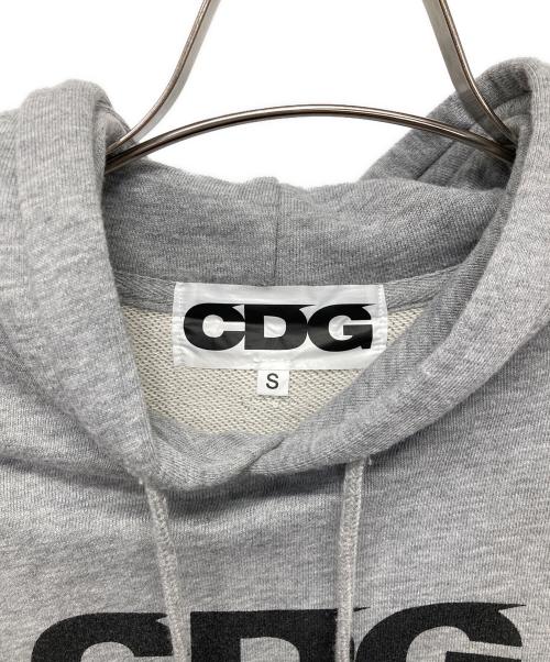 CDG（シーディージー）CDG (シーディージー) ロゴプルオーバーパーカー グレー サイズ:Sの古着・服飾アイテム