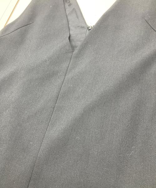 Noble（ノーブル）Noble (ノーブル) ストレートVネックワンピース ブラック サイズ:38 未使用品の古着・服飾アイテム