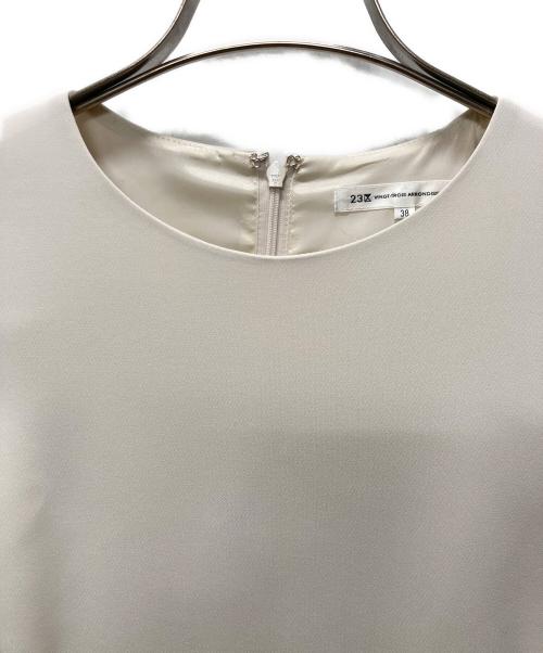 23区（ニジュウサンク）23区 (ニジュウサンク) クラッシータックワンピース ベージュ サイズ:38の古着・服飾アイテム