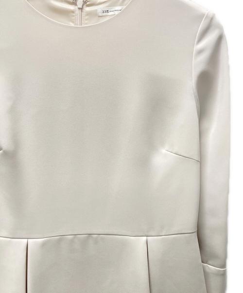 23区（ニジュウサンク）23区 (ニジュウサンク) クラッシータックワンピース ベージュ サイズ:38の古着・服飾アイテム