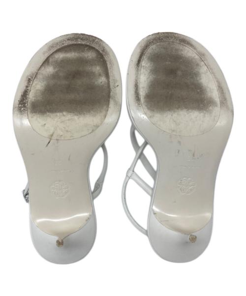 ALEXANDER McQUEEN（アレキサンダーマックイーン）ALEXANDER McQUEEN (アレキサンダーマックイーン) アンクルストラップ キトゥンヒール サンダル ホワイト サイズ:35の古着・服飾アイテム