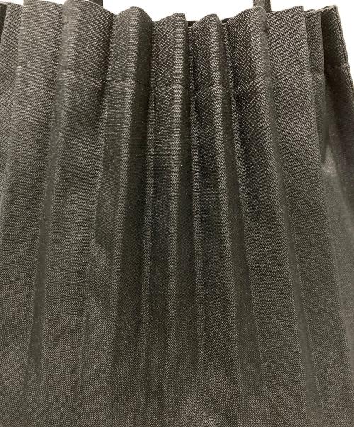 me ISSEY MIYAKE（ミーイッセイ ミヤケ）me ISSEY MIYAKE (ミーイッセイ ミヤケ) プリーツバッグ ブラックの古着・服飾アイテム
