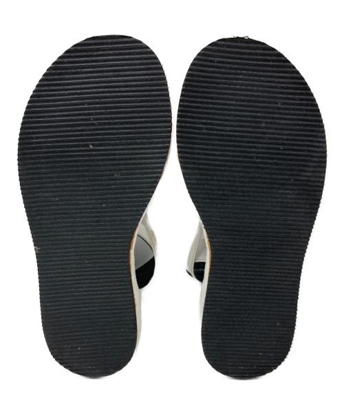 Mame Kurogouchi（マメクロゴウチ）Mame Kurogouchi (マメクロゴウチ) Curved Line Ankle Strap Sandals ホワイト サイズ:22.5の古着・服飾アイテム