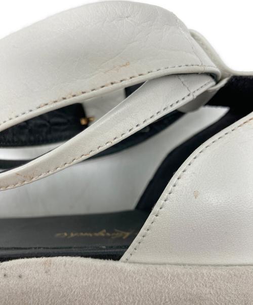 Mame Kurogouchi（マメクロゴウチ）Mame Kurogouchi (マメクロゴウチ) Curved Line Ankle Strap Sandals ホワイト サイズ:22.5の古着・服飾アイテム