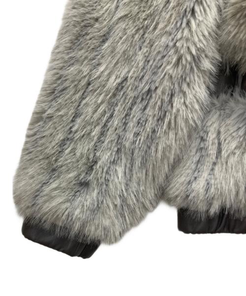 LAGUA GEM（ラグアジェム）LAGUA GEM (ラグアジェム) POMPOM FAUXファージャケット グレー サイズ:F 未使用品の古着・服飾アイテム