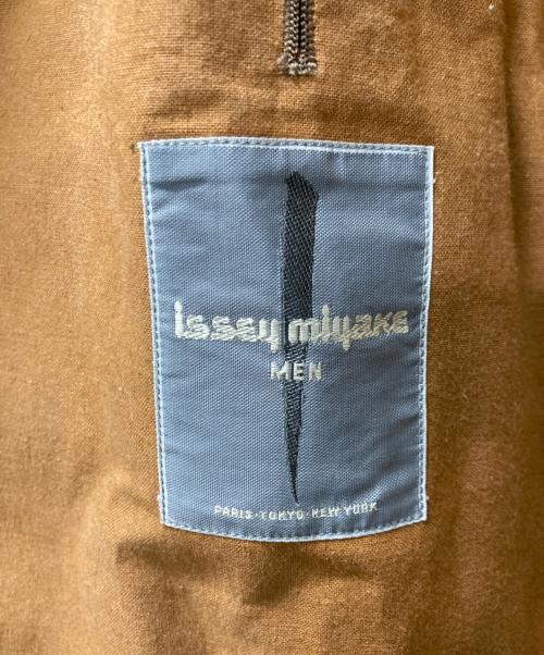 ISSEY MIYAKE MEN（イッセイミヤケメン）ISSEY MIYAKE MEN (イッセイミヤケメン) トレンチコート ブラウン サイズ:Mの古着・服飾アイテム