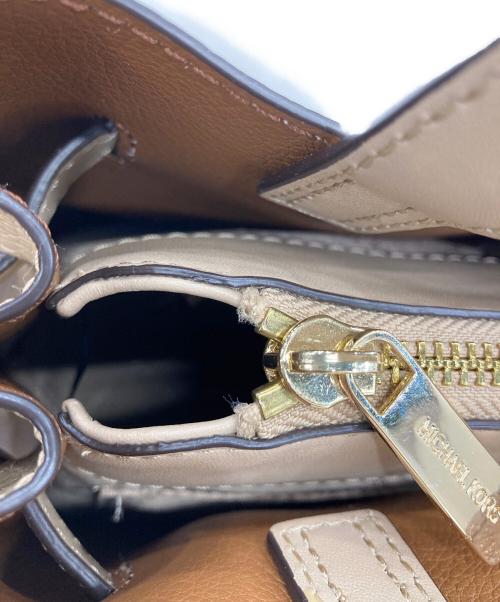 MICHAEL KORS（マイケル・コース）MICHAEL KORS (マイケル・コース) Emilia/2WAYバッグ ベージュの古着・服飾アイテム